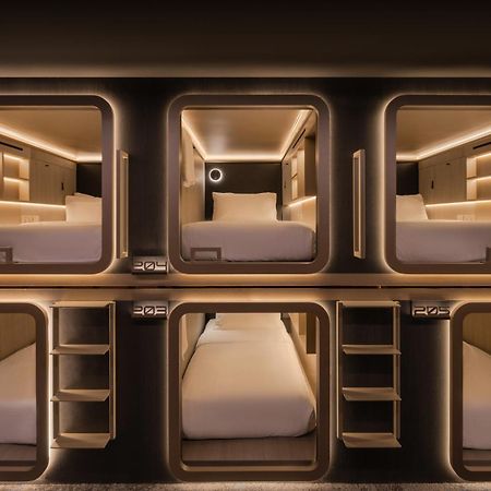 Cube Social Boutique Capsule Hotel At Boat Quay Singapura Luaran gambar