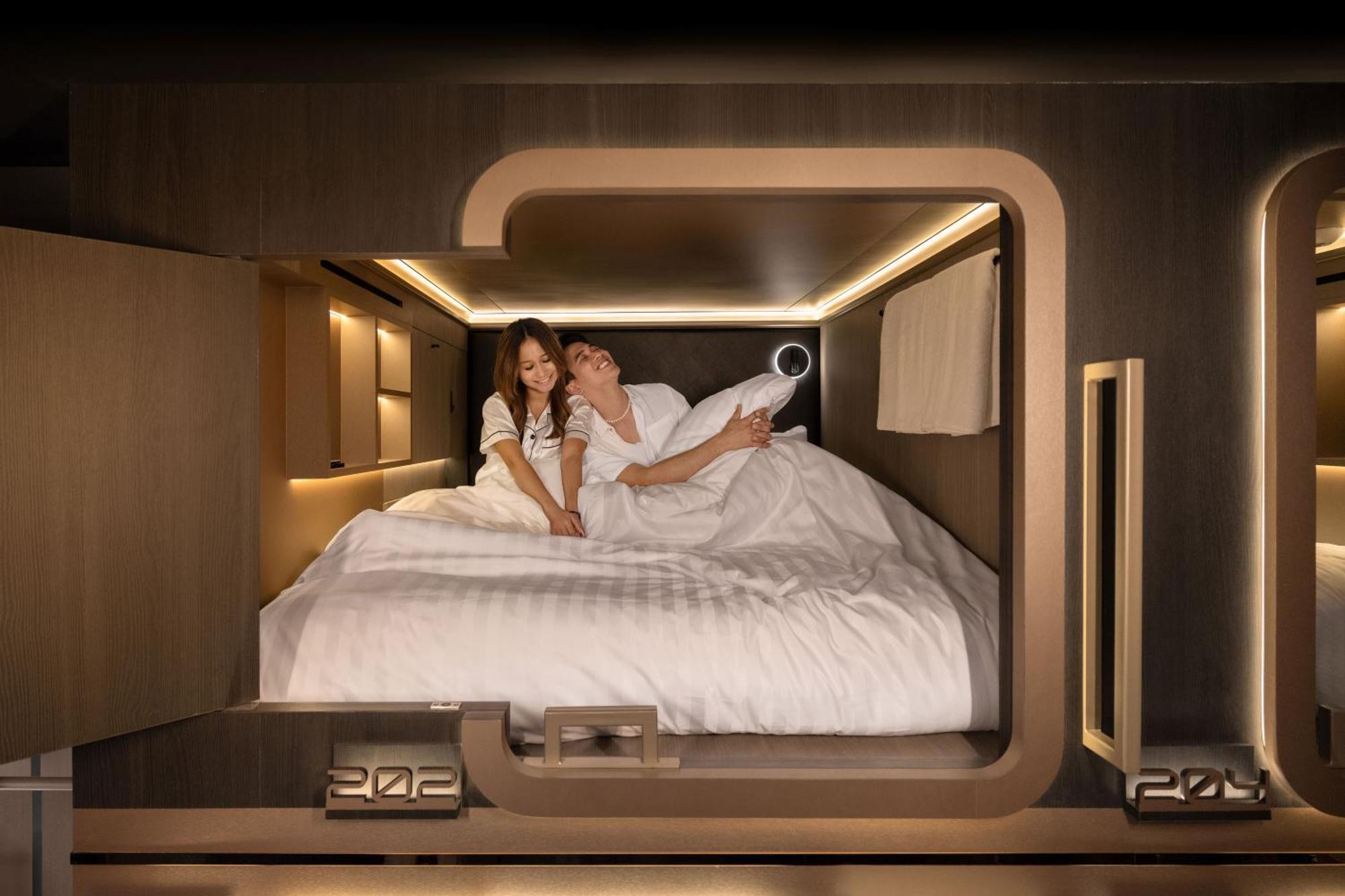 Cube Social Boutique Capsule Hotel At Boat Quay Singapura Luaran gambar