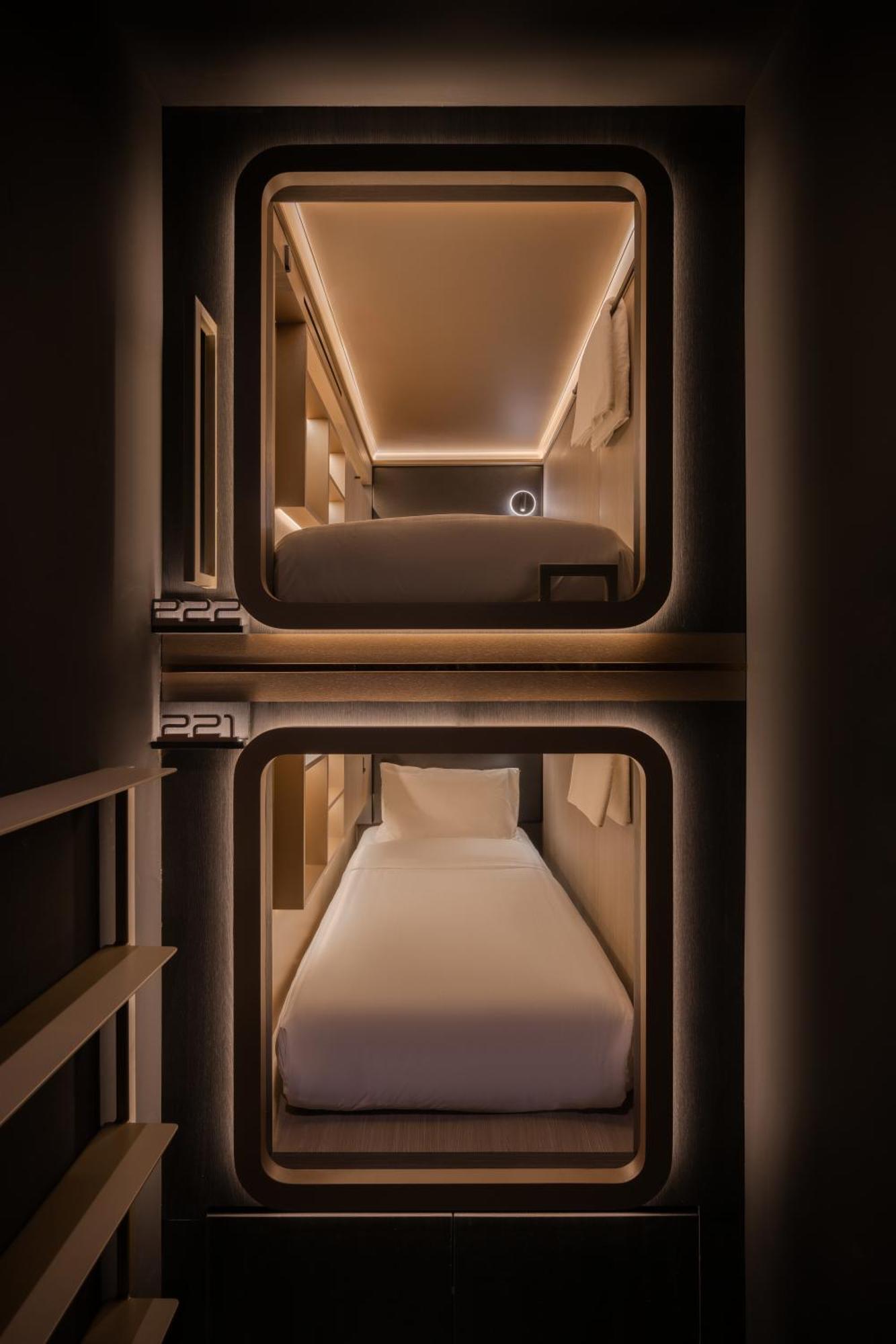 Cube Social Boutique Capsule Hotel At Boat Quay Singapura Luaran gambar